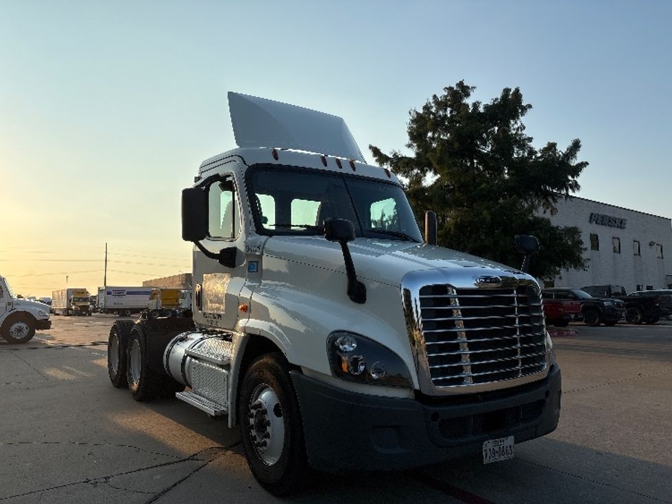2019 Freightliner Cascadia 125" Sleeper Cab photo 17