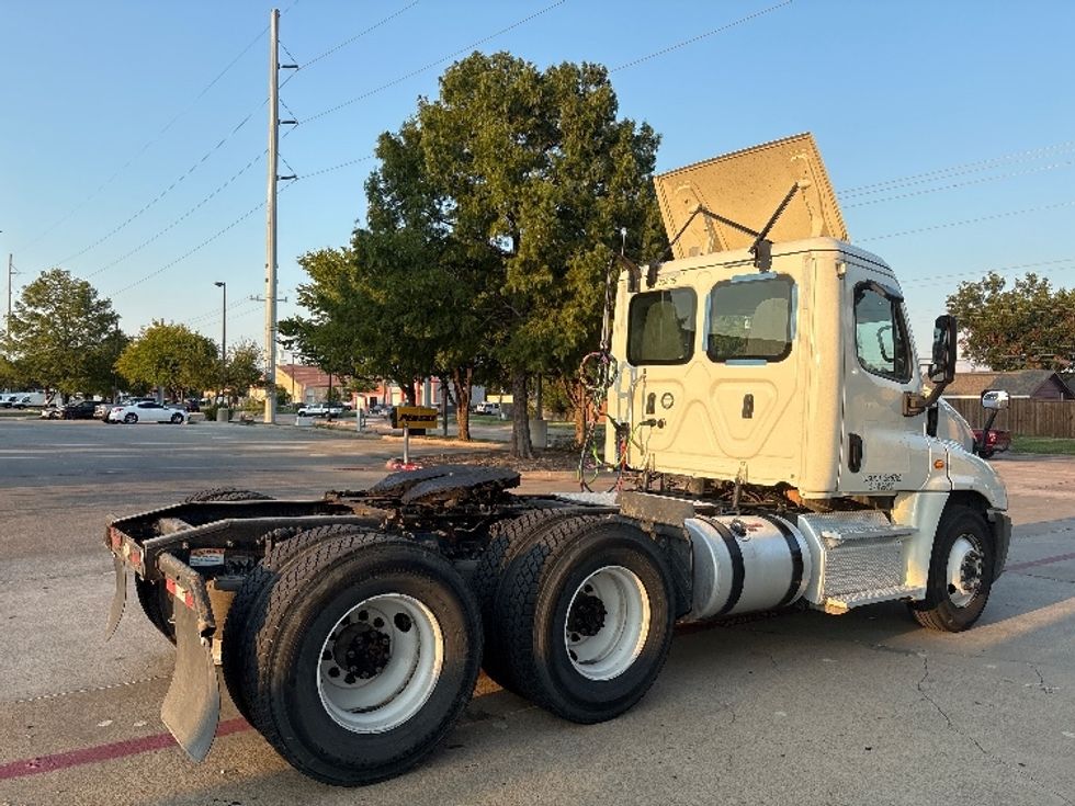 Day Cab Tractor-Heavy Duty Tractors-Freightliner-2019-Cascadia 12564ST-Garland-TX-333,148\n\t\tmiles-$ 41,500 - Image 7