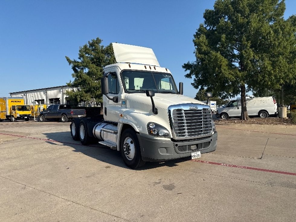 2018 Freightliner Cascadia 126" Day cab photo 18