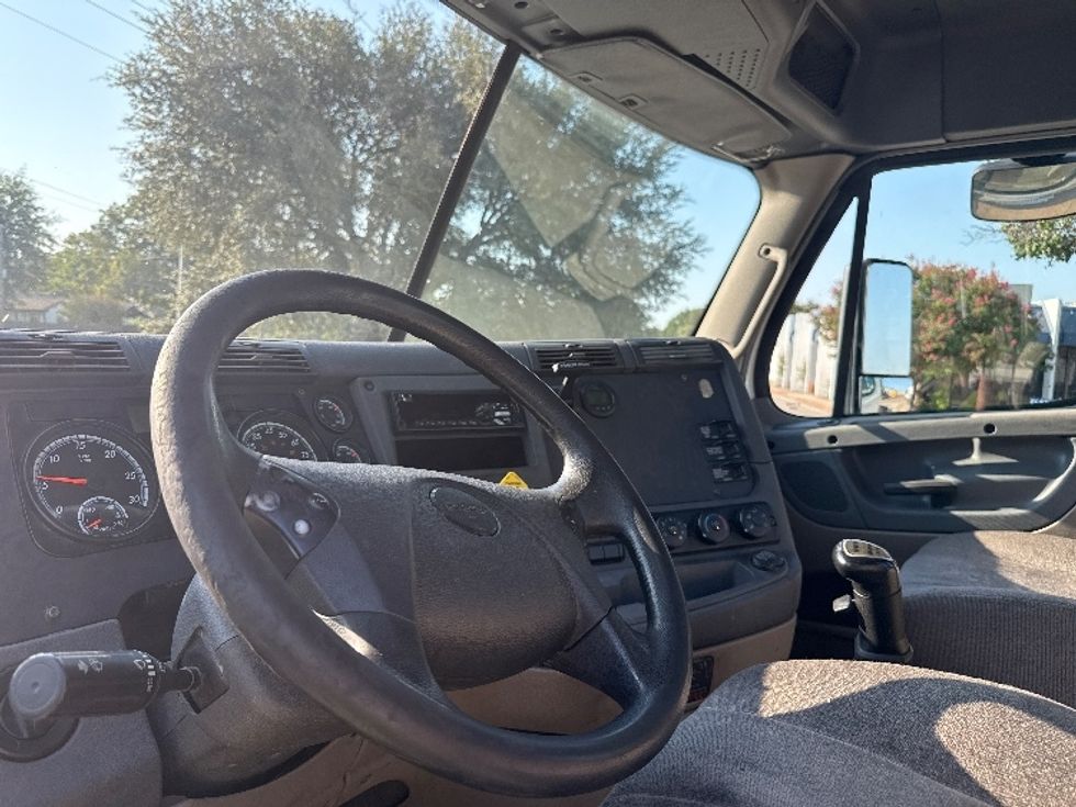 2019 Freightliner Cascadia 125" Sleeper Cab photo 10