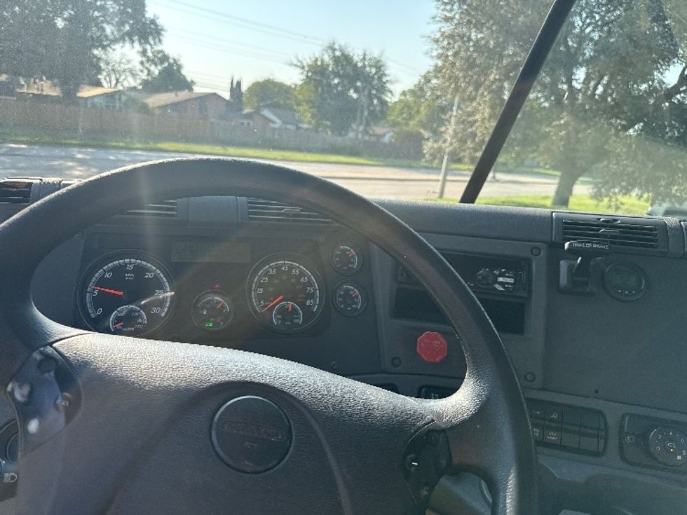 2019 Freightliner Cascadia 125" Sleeper Cab photo 11