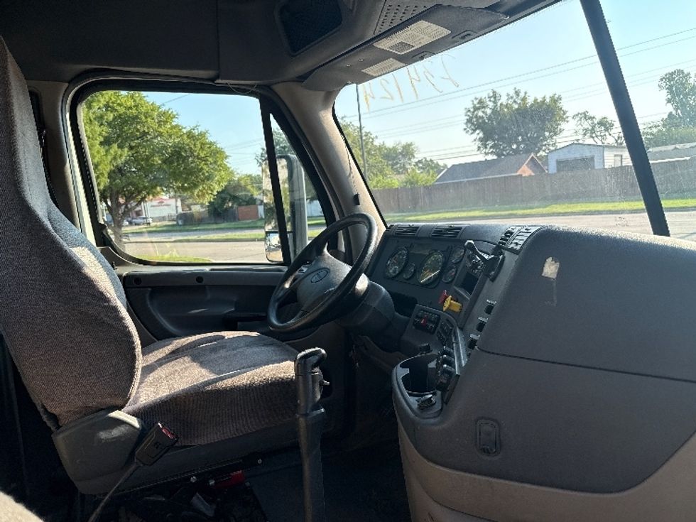 2019 Freightliner Cascadia 125" Sleeper Cab photo 14