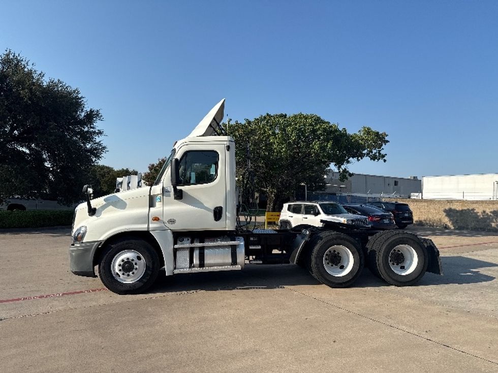 2019 Freightliner Cascadia 125" Sleeper Cab photo 4