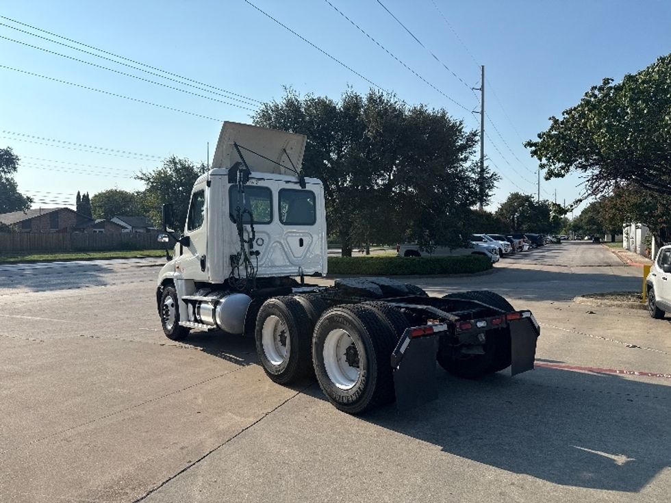 2019 Freightliner Cascadia 125" Sleeper Cab photo 5