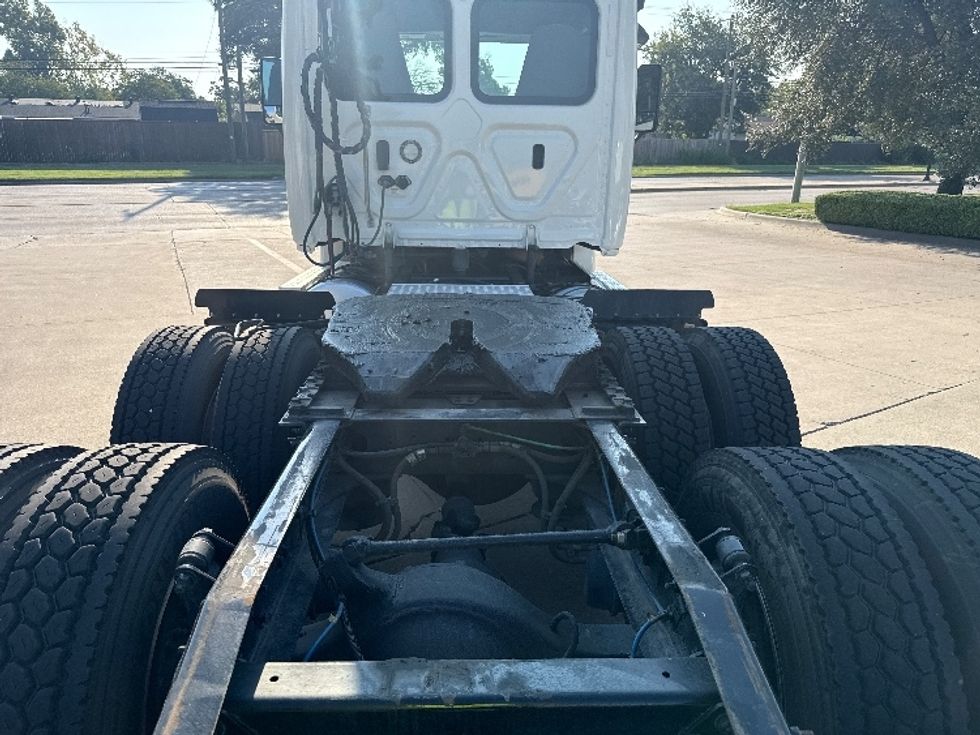 2019 Freightliner Cascadia 125" Sleeper Cab photo 6