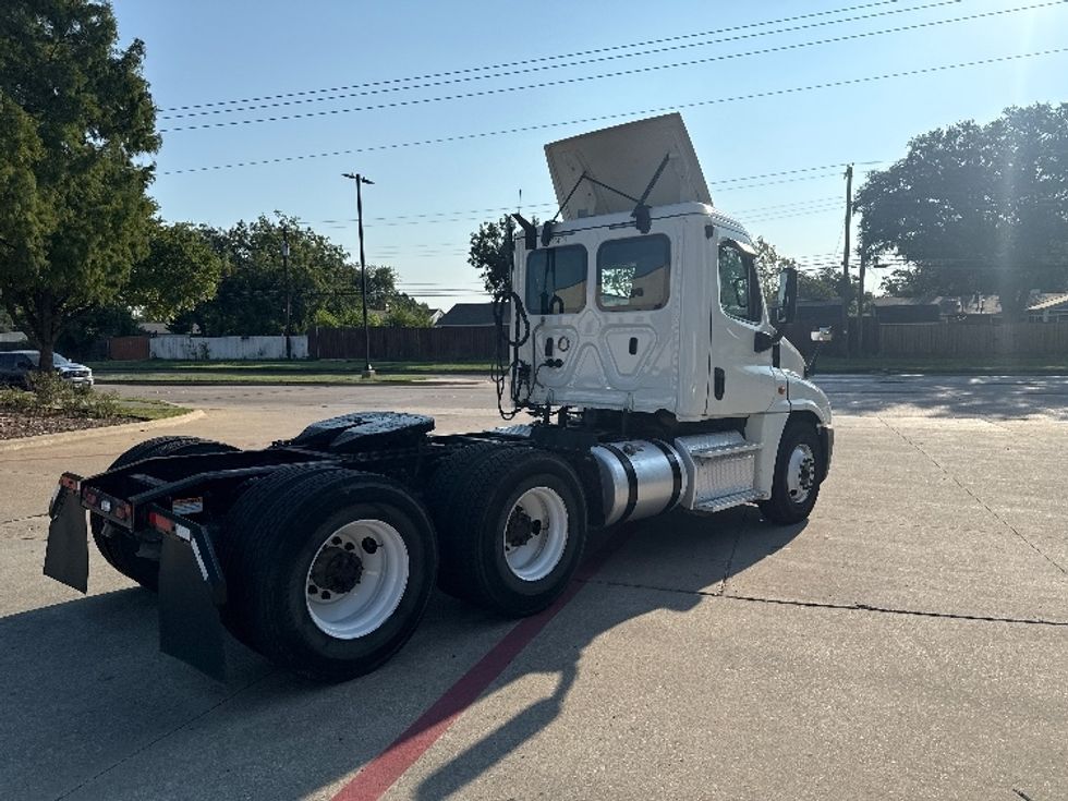 2019 Freightliner Cascadia 125" Sleeper Cab photo 7