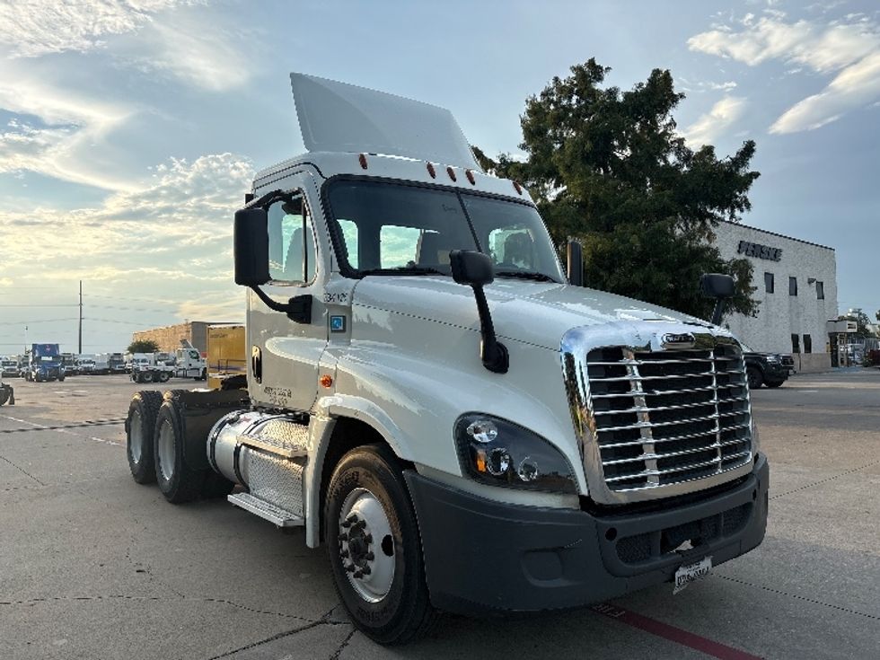 Day Cab Tractor-Heavy Duty Tractors-Freightliner-2019-Cascadia 12564ST-Garland-TX-361,283\n\t\tmiles-$ 39,750 - Image 1