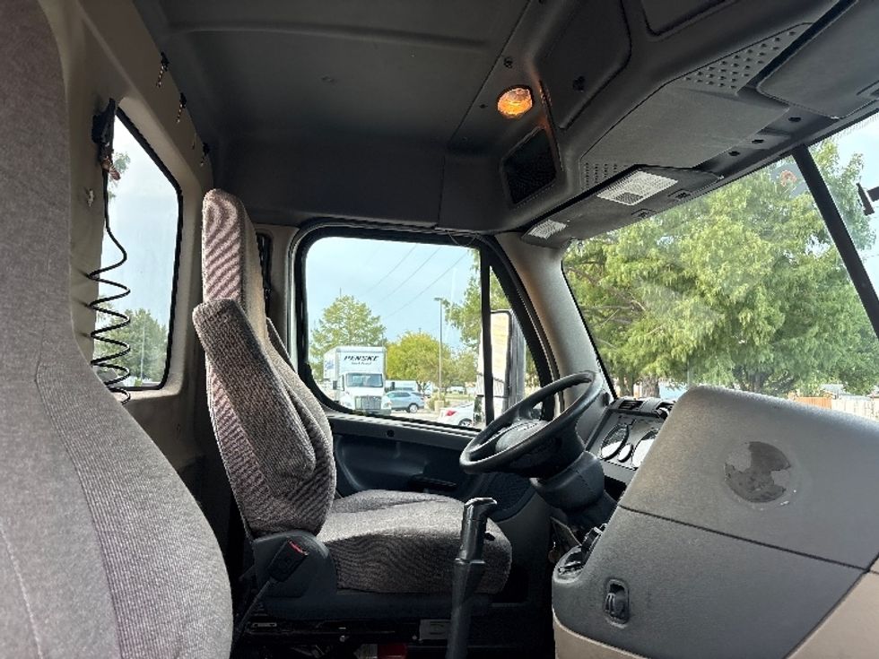 Day Cab Tractor-Heavy Duty Tractors-Freightliner-2019-Cascadia 12564ST-Garland-TX-361,283\n\t\tmiles-$ 39,750 - Image 14