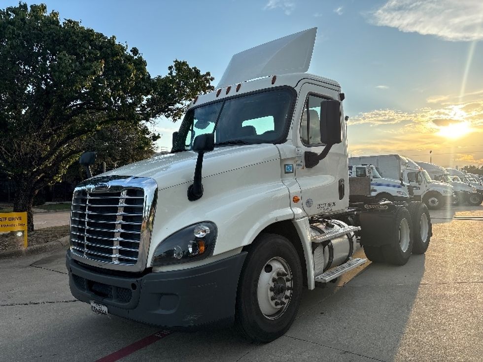 Day Cab Tractor-Heavy Duty Tractors-Freightliner-2019-Cascadia 12564ST-Garland-TX-361,283\n\t\tmiles-$ 39,750 - Image 3