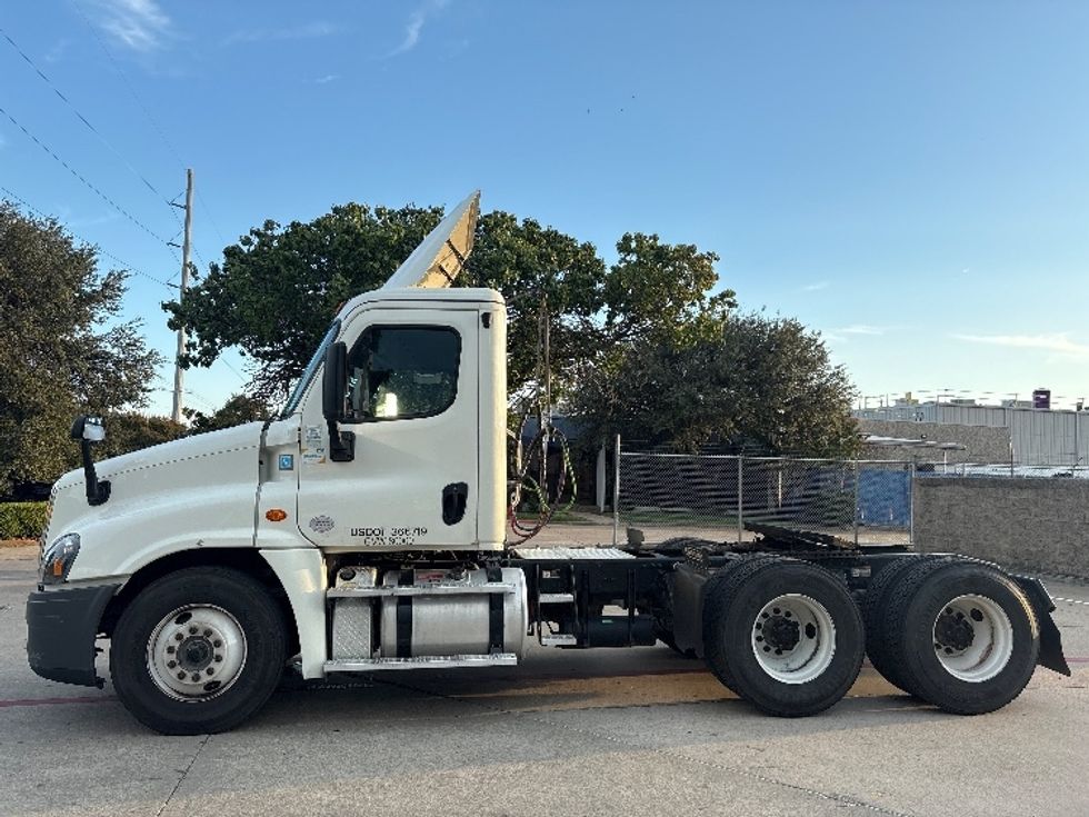 Day Cab Tractor-Heavy Duty Tractors-Freightliner-2019-Cascadia 12564ST-Garland-TX-361,283\n\t\tmiles-$ 39,750 - Image 4