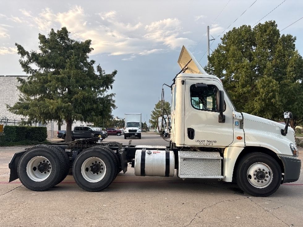 Day Cab Tractor-Heavy Duty Tractors-Freightliner-2019-Cascadia 12564ST-Garland-TX-361,283\n\t\tmiles-$ 39,750 - Image 8