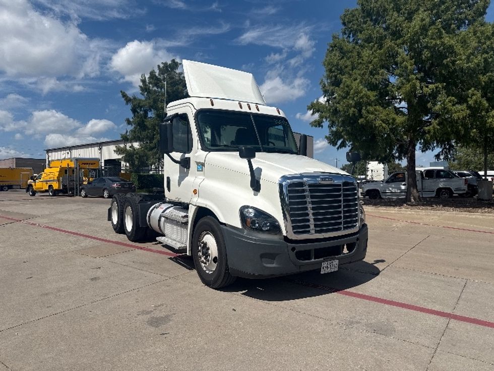 Day Cab Tractor-Heavy Duty Tractors-Freightliner-2019-Cascadia 12564ST-Garland-TX-381,798\n\t\tmiles-$ 38,500 - Image 1