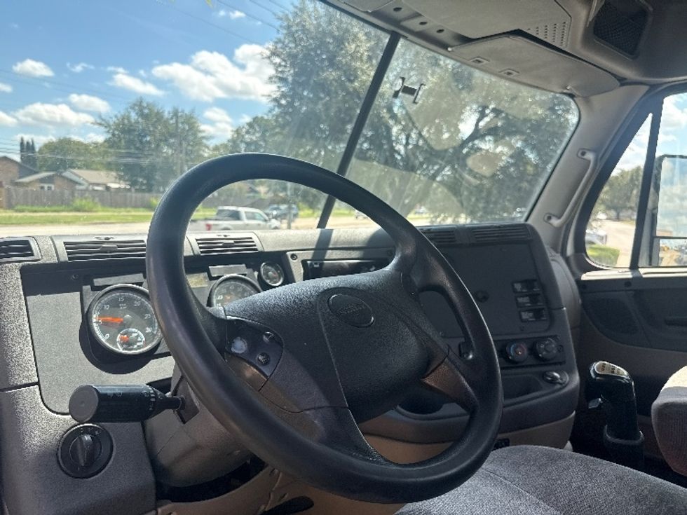 Day Cab Tractor-Heavy Duty Tractors-Freightliner-2019-Cascadia 12564ST-Garland-TX-381,798\n\t\tmiles-$ 38,500 - Image 10