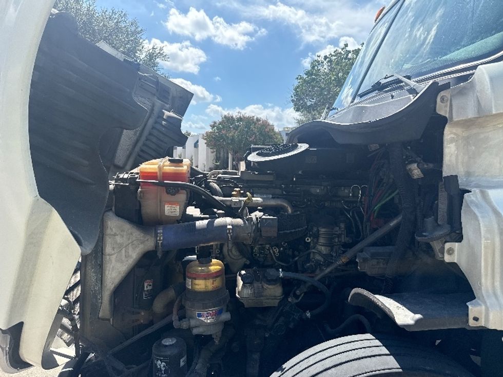 Day Cab Tractor-Heavy Duty Tractors-Freightliner-2019-Cascadia 12564ST-Garland-TX-381,798\n\t\tmiles-$ 38,500 - Image 16