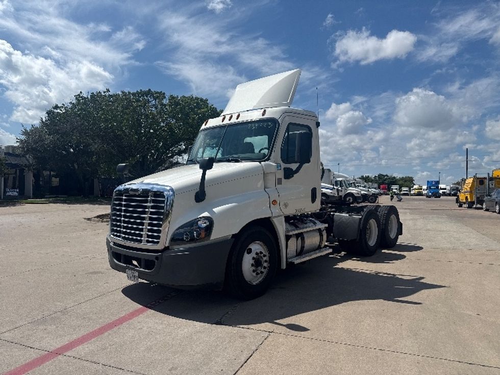 Day Cab Tractor-Heavy Duty Tractors-Freightliner-2019-Cascadia 12564ST-Garland-TX-381,798\n\t\tmiles-$ 38,500 - Image 3