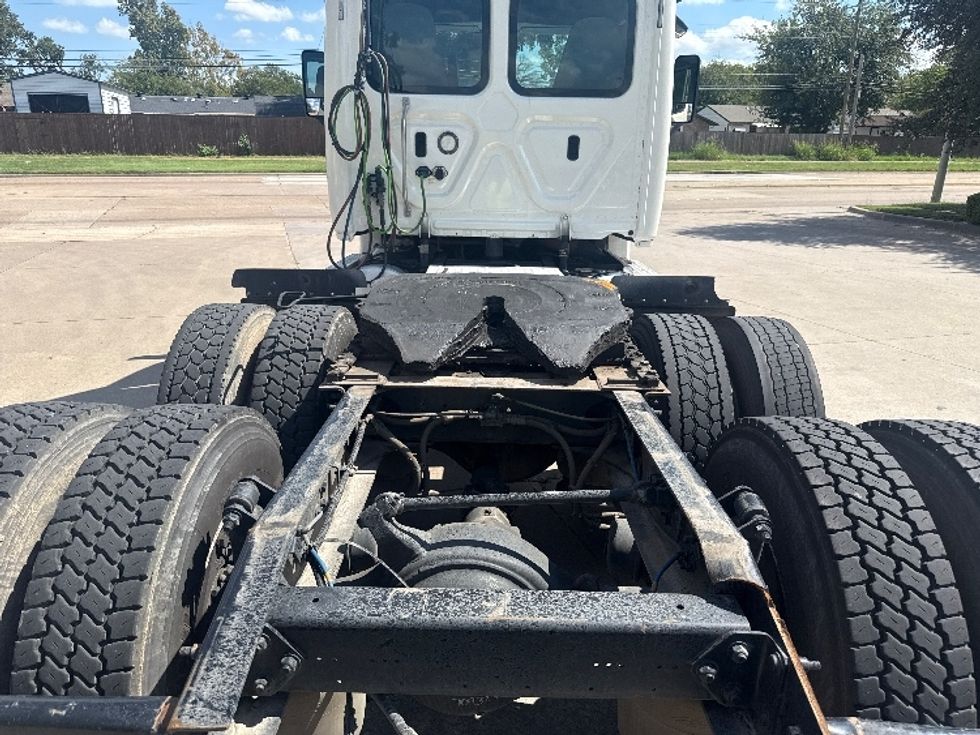 Day Cab Tractor-Heavy Duty Tractors-Freightliner-2019-Cascadia 12564ST-Garland-TX-381,798\n\t\tmiles-$ 38,500 - Image 6
