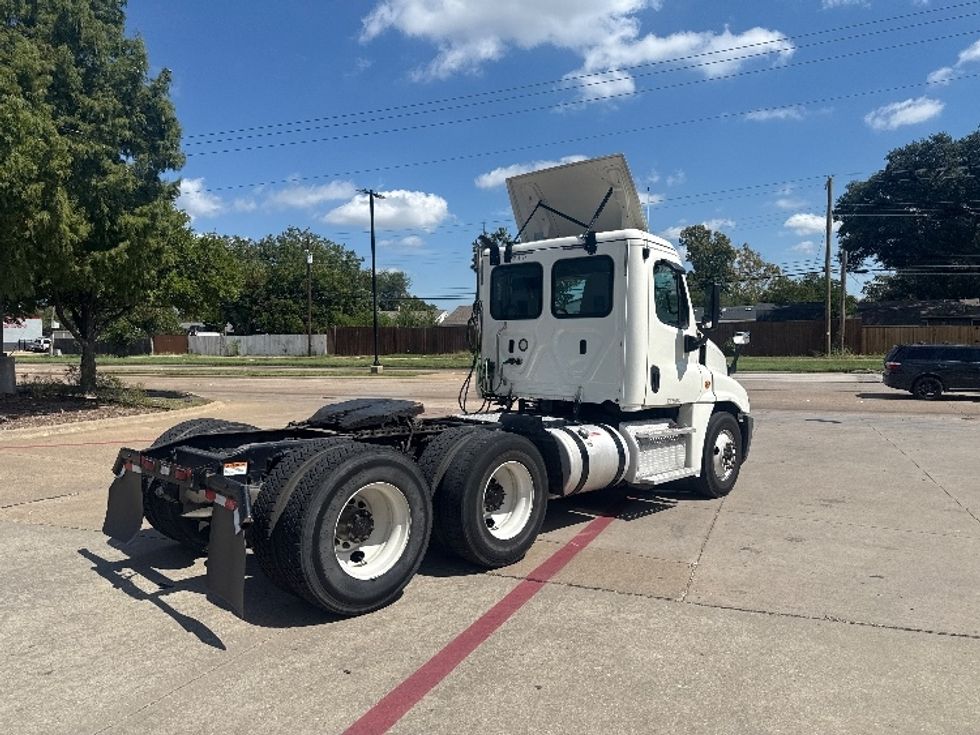 Day Cab Tractor-Heavy Duty Tractors-Freightliner-2019-Cascadia 12564ST-Garland-TX-381,798\n\t\tmiles-$ 38,500 - Image 7