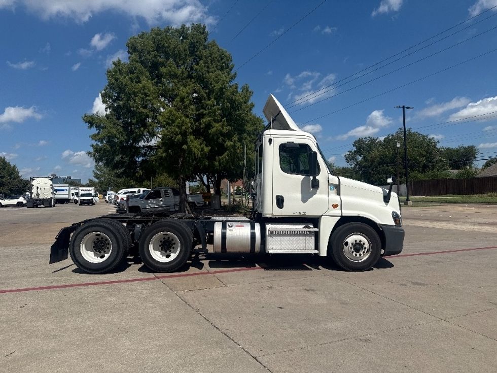 Day Cab Tractor-Heavy Duty Tractors-Freightliner-2019-Cascadia 12564ST-Garland-TX-381,798\n\t\tmiles-$ 38,500 - Image 8