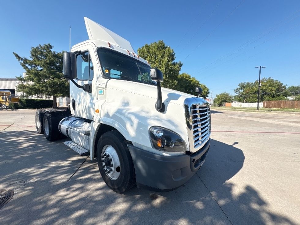 Day Cab Tractor-Heavy Duty Tractors-Freightliner-2019-Cascadia 12564ST-Garland-TX-439,924\n\t\tmiles-$ 35,250 - Image 1