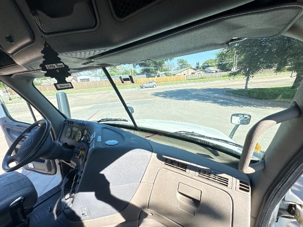 Day Cab Tractor-Heavy Duty Tractors-Freightliner-2019-Cascadia 12564ST-Garland-TX-439,924\n\t\tmiles-$ 35,250 - Image 13