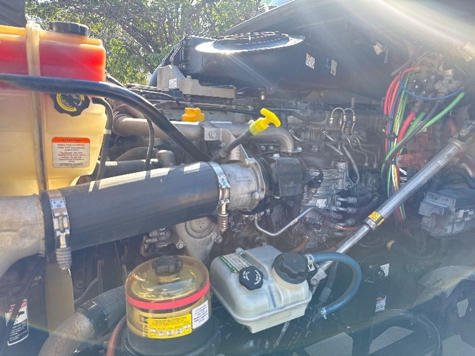 Day Cab Tractor-Heavy Duty Tractors-Freightliner-2019-Cascadia 12564ST-Garland-TX-439,924\n\t\tmiles-$ 35,250 - Image 16