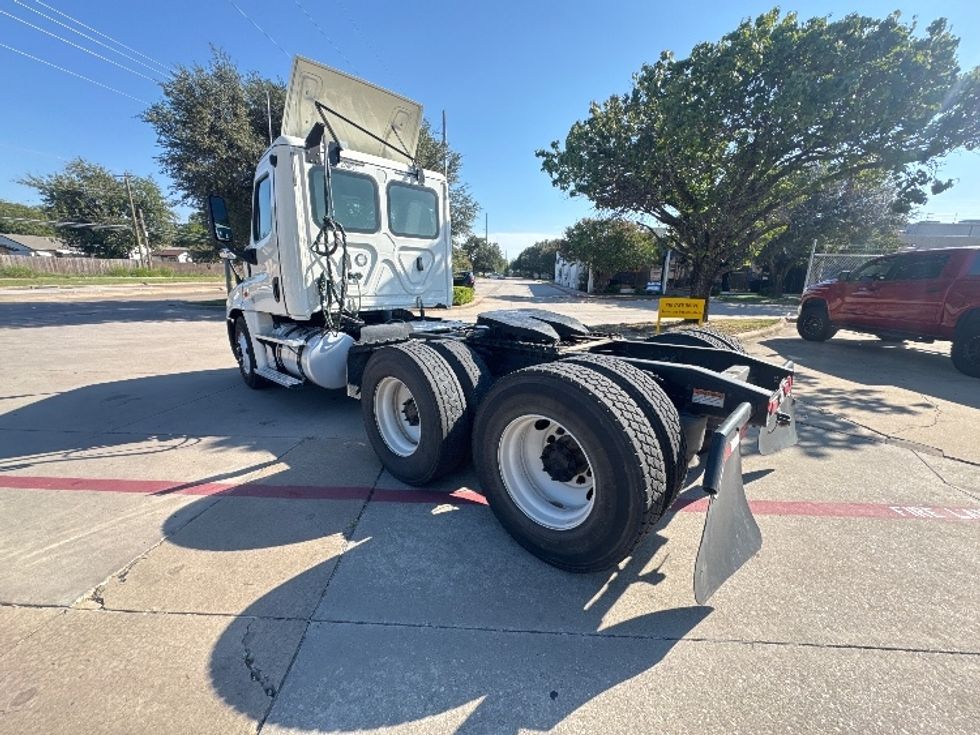 Day Cab Tractor-Heavy Duty Tractors-Freightliner-2019-Cascadia 12564ST-Garland-TX-439,924\n\t\tmiles-$ 35,250 - Image 5