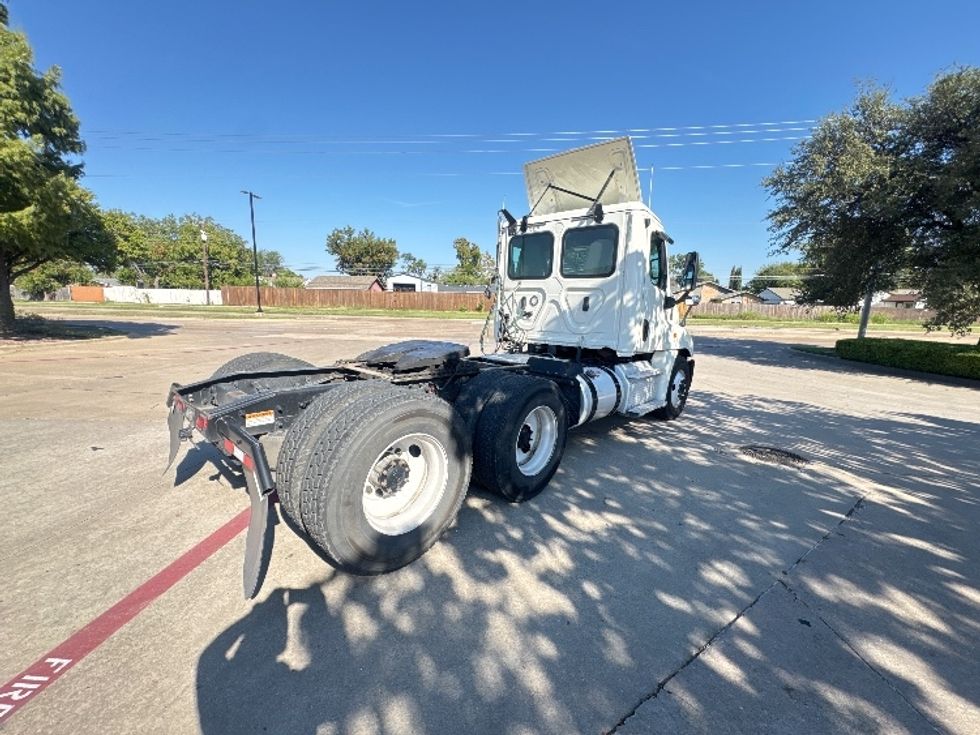 Day Cab Tractor-Heavy Duty Tractors-Freightliner-2019-Cascadia 12564ST-Garland-TX-439,924\n\t\tmiles-$ 35,250 - Image 7
