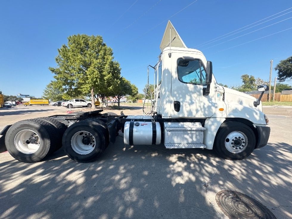 Day Cab Tractor-Heavy Duty Tractors-Freightliner-2019-Cascadia 12564ST-Garland-TX-439,924\n\t\tmiles-$ 35,250 - Image 8