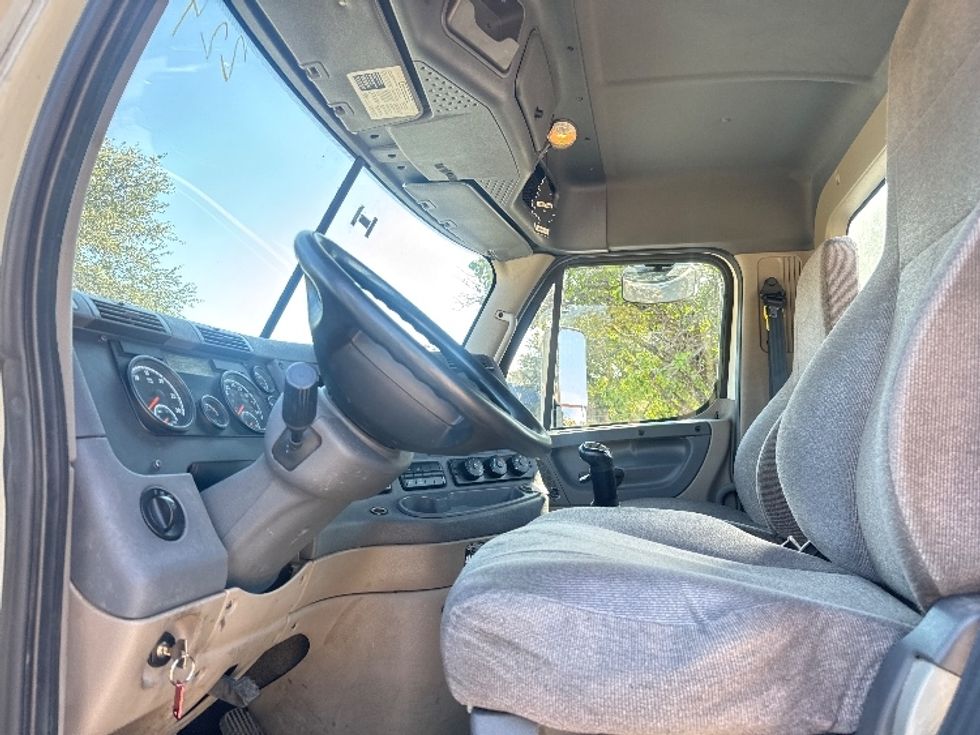 Day Cab Tractor-Heavy Duty Tractors-Freightliner-2019-Cascadia 12564ST-Garland-TX-439,924\n\t\tmiles-$ 35,250 - Image 9