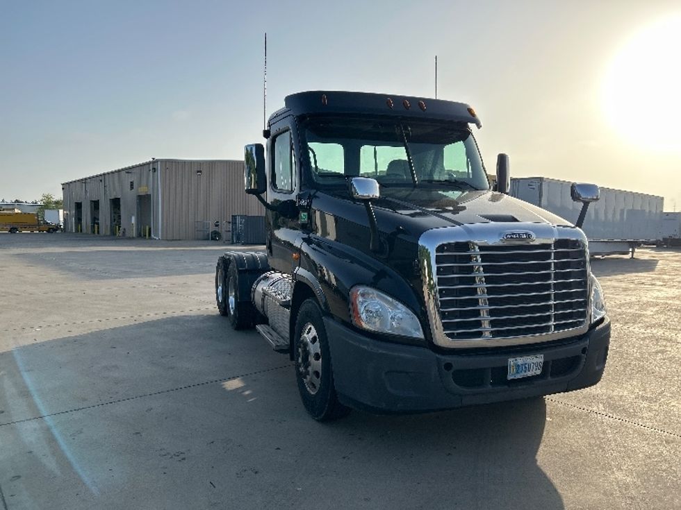 Day Cab Tractor-Heavy Duty Tractors-Freightliner-2019-Cascadia 12564ST-Goshen-IN-122,005\n\t\tmiles-$ 41,500 - Image 1