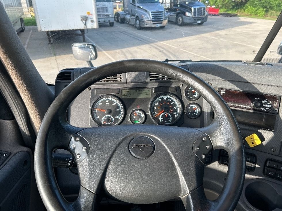 Day Cab Tractor-Heavy Duty Tractors-Freightliner-2019-Cascadia 12564ST-Goshen-IN-122,005\n\t\tmiles-$ 41,500 - Image 11