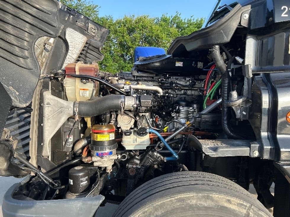 Day Cab Tractor-Heavy Duty Tractors-Freightliner-2019-Cascadia 12564ST-Goshen-IN-122,005\n\t\tmiles-$ 41,500 - Image 16