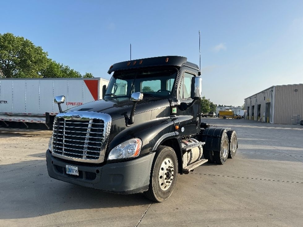 Day Cab Tractor-Heavy Duty Tractors-Freightliner-2019-Cascadia 12564ST-Goshen-IN-122,005\n\t\tmiles-$ 41,500 - Image 3
