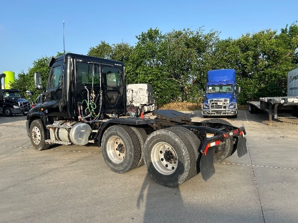 Day Cab Tractor-Heavy Duty Tractors-Freightliner-2019-Cascadia 12564ST-Goshen-IN-122,005\n\t\tmiles-$ 41,500 - Image 5