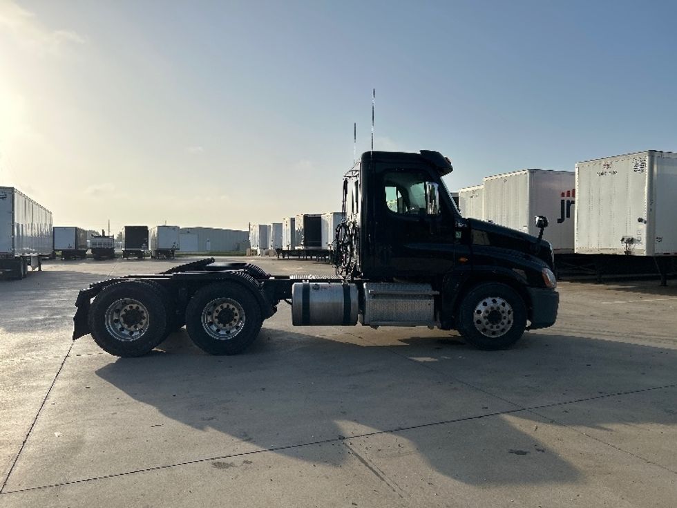 Day Cab Tractor-Heavy Duty Tractors-Freightliner-2019-Cascadia 12564ST-Goshen-IN-122,005\n\t\tmiles-$ 41,500 - Image 8