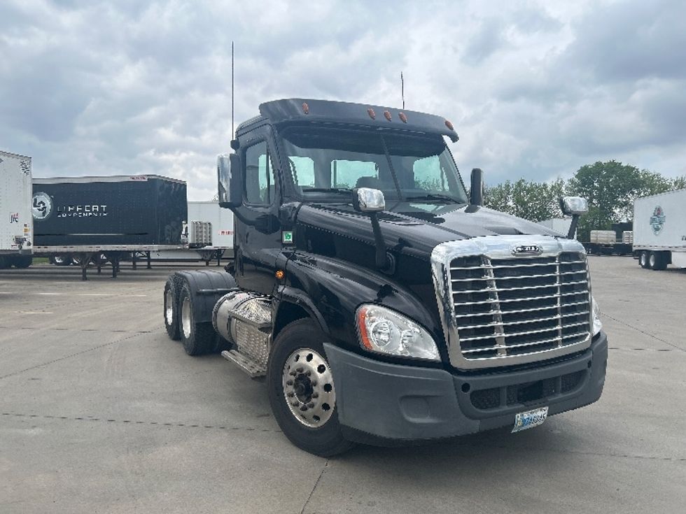 Day Cab Tractor-Heavy Duty Tractors-Freightliner-2019-Cascadia 12564ST-Goshen-IN-146,932\n\t\tmiles-$ 43,250 - Image 1