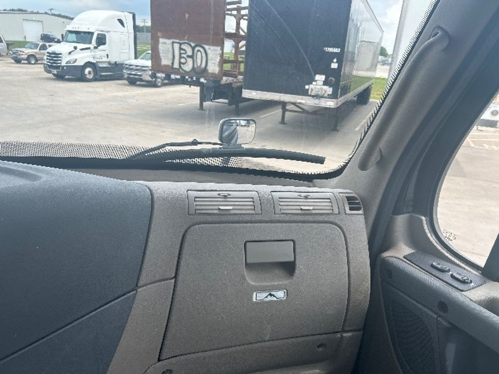Day Cab Tractor-Heavy Duty Tractors-Freightliner-2019-Cascadia 12564ST-Goshen-IN-146,932\n\t\tmiles-$ 43,250 - Image 13