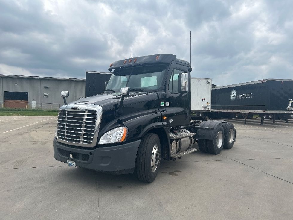 Day Cab Tractor-Heavy Duty Tractors-Freightliner-2019-Cascadia 12564ST-Goshen-IN-146,932\n\t\tmiles-$ 43,250 - Image 3