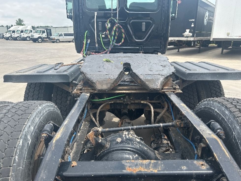Day Cab Tractor-Heavy Duty Tractors-Freightliner-2019-Cascadia 12564ST-Goshen-IN-146,932\n\t\tmiles-$ 43,250 - Image 6