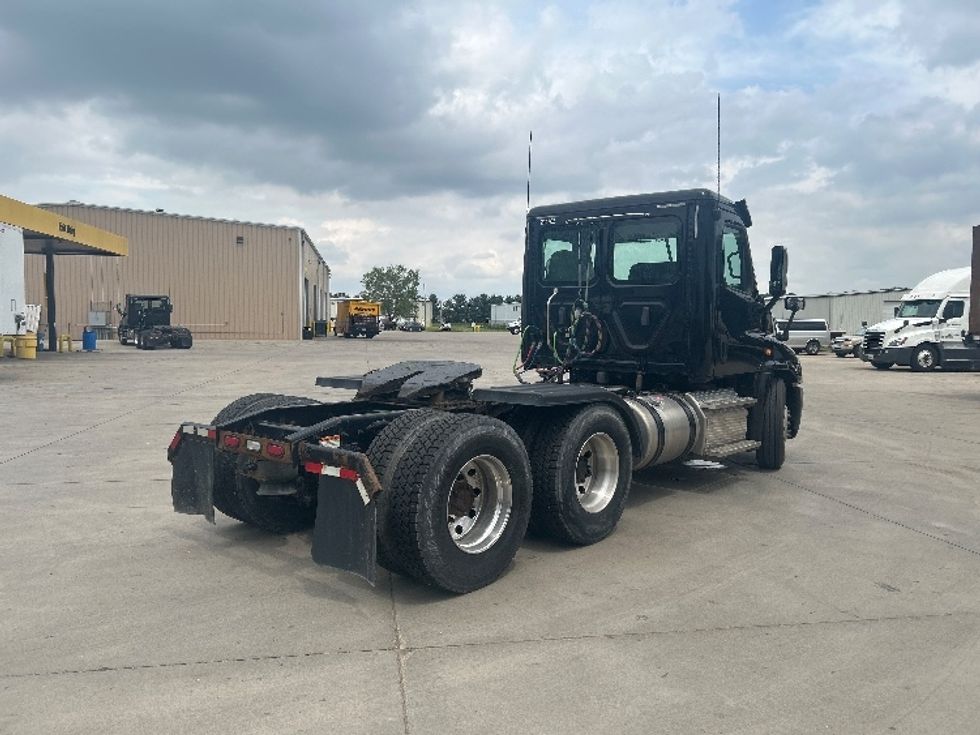 Day Cab Tractor-Heavy Duty Tractors-Freightliner-2019-Cascadia 12564ST-Goshen-IN-146,932\n\t\tmiles-$ 43,250 - Image 7