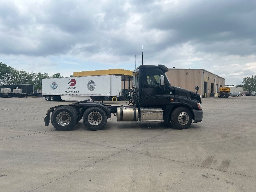 Day Cab Tractor-Heavy Duty Tractors-Freightliner-2019-Cascadia 12564ST-Goshen-IN-146,932\n\t\tmiles-$ 43,250 - Image 8