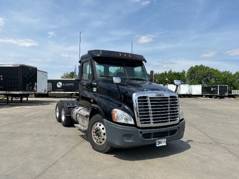 Day Cab Tractor-Heavy Duty Tractors-Freightliner-2019-Cascadia 12564ST-Goshen-IN-152,568\n\t\tmiles-$ 41,500 - Image 1