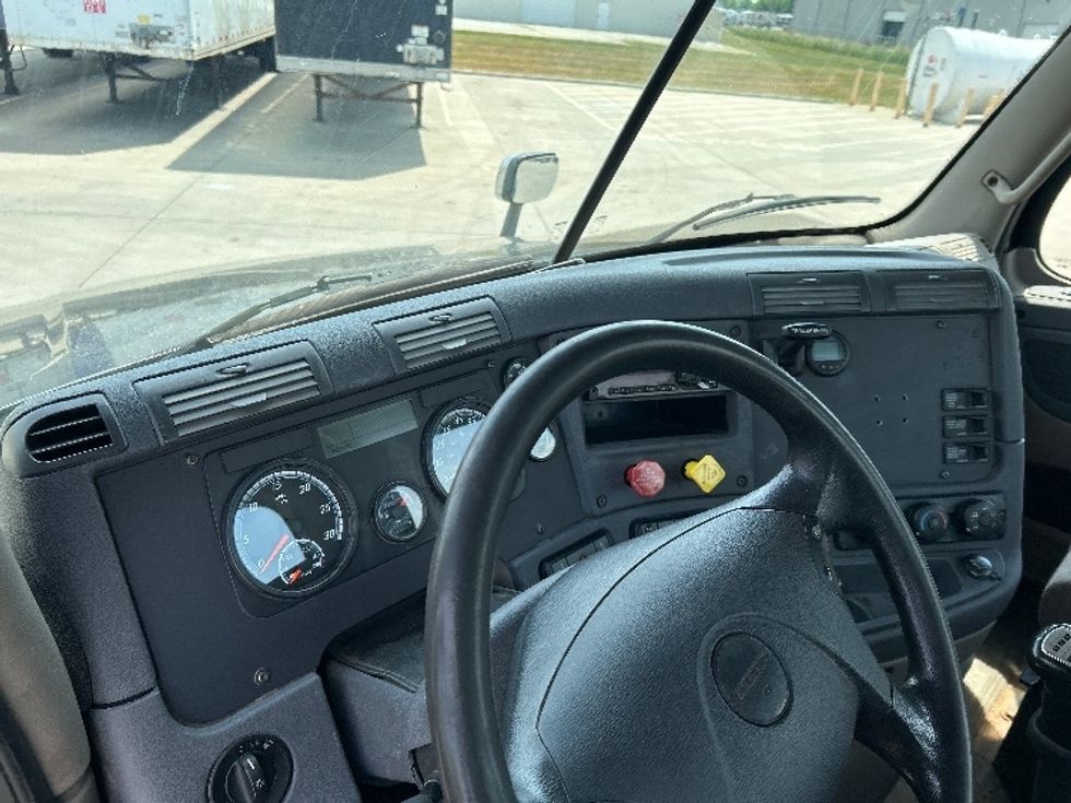 Day Cab Tractor-Heavy Duty Tractors-Freightliner-2019-Cascadia 12564ST-Goshen-IN-152,568\n\t\tmiles-$ 41,500 - Image 10