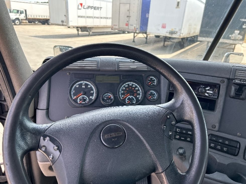Day Cab Tractor-Heavy Duty Tractors-Freightliner-2019-Cascadia 12564ST-Goshen-IN-152,568\n\t\tmiles-$ 41,500 - Image 11