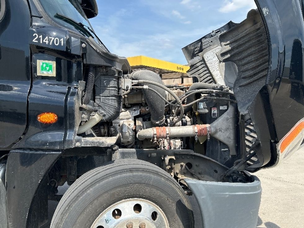 Day Cab Tractor-Heavy Duty Tractors-Freightliner-2019-Cascadia 12564ST-Goshen-IN-152,568\n\t\tmiles-$ 41,500 - Image 15