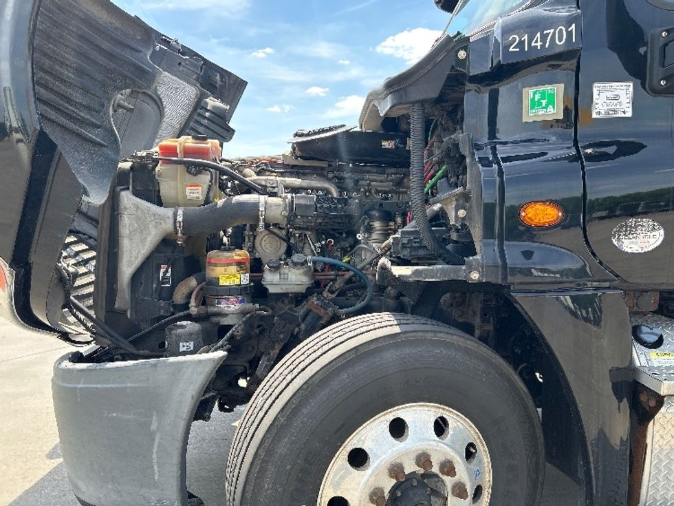 Day Cab Tractor-Heavy Duty Tractors-Freightliner-2019-Cascadia 12564ST-Goshen-IN-152,568\n\t\tmiles-$ 41,500 - Image 16