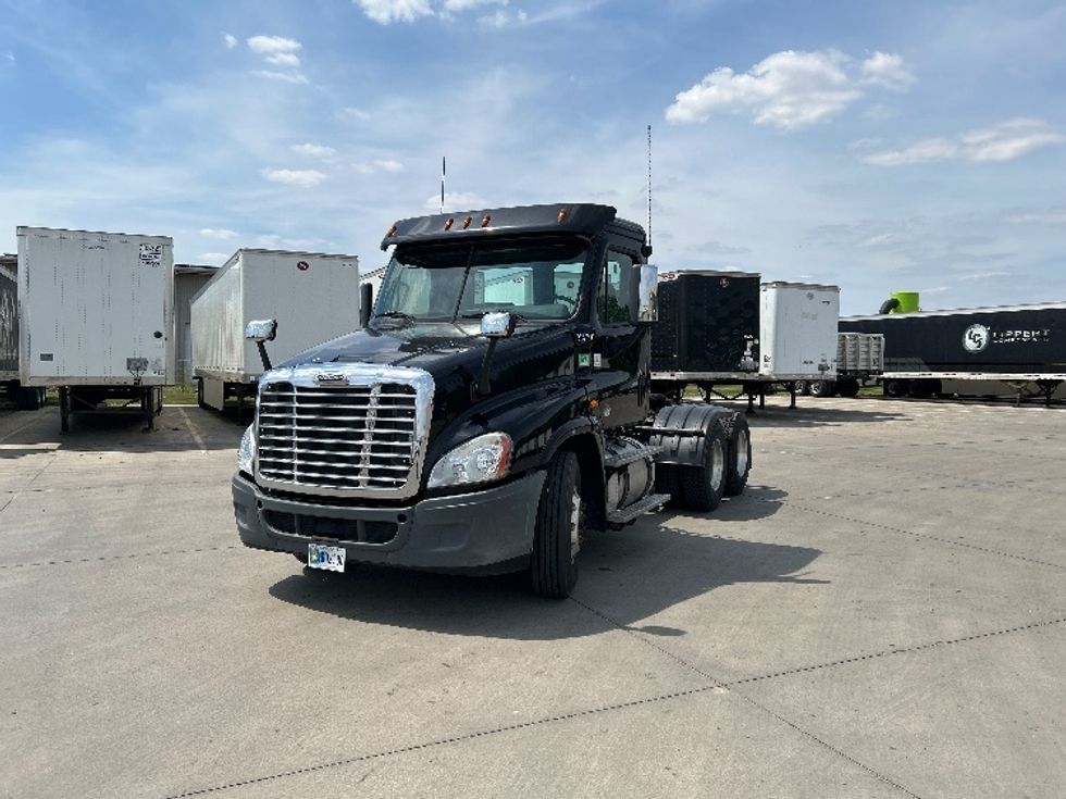 Day Cab Tractor-Heavy Duty Tractors-Freightliner-2019-Cascadia 12564ST-Goshen-IN-152,568\n\t\tmiles-$ 41,500 - Image 3
