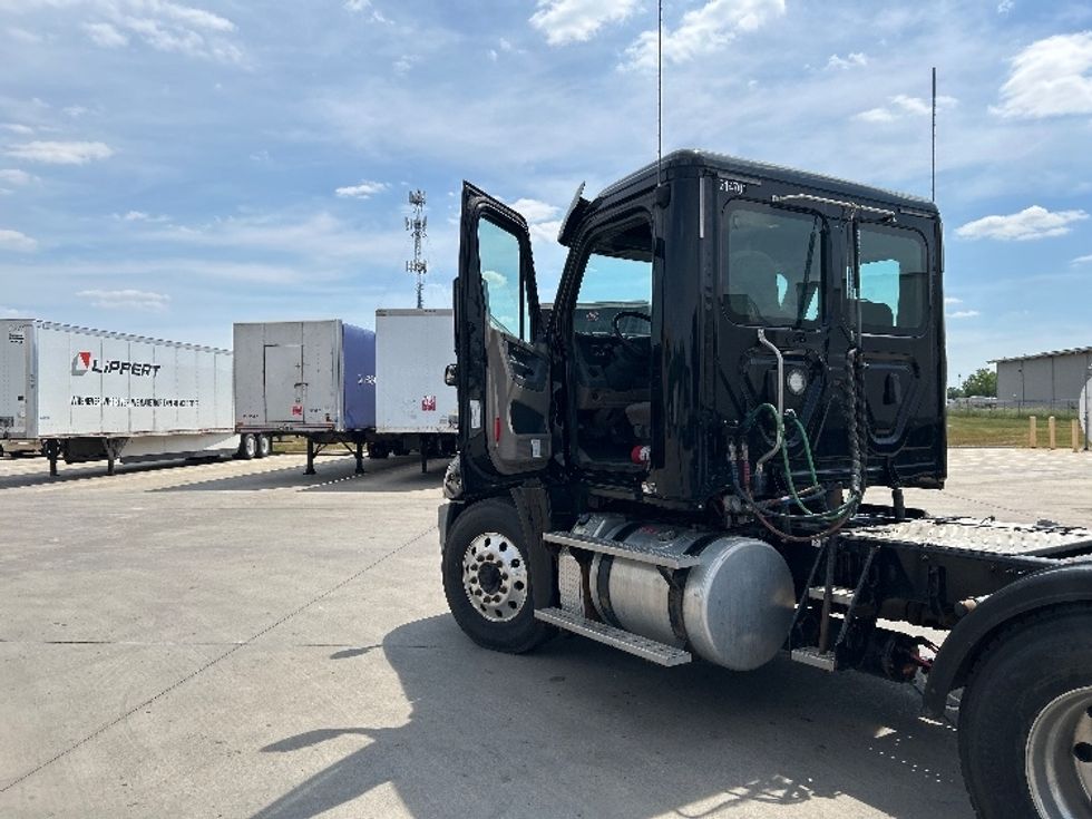 Day Cab Tractor-Heavy Duty Tractors-Freightliner-2019-Cascadia 12564ST-Goshen-IN-152,568\n\t\tmiles-$ 41,500 - Image 9