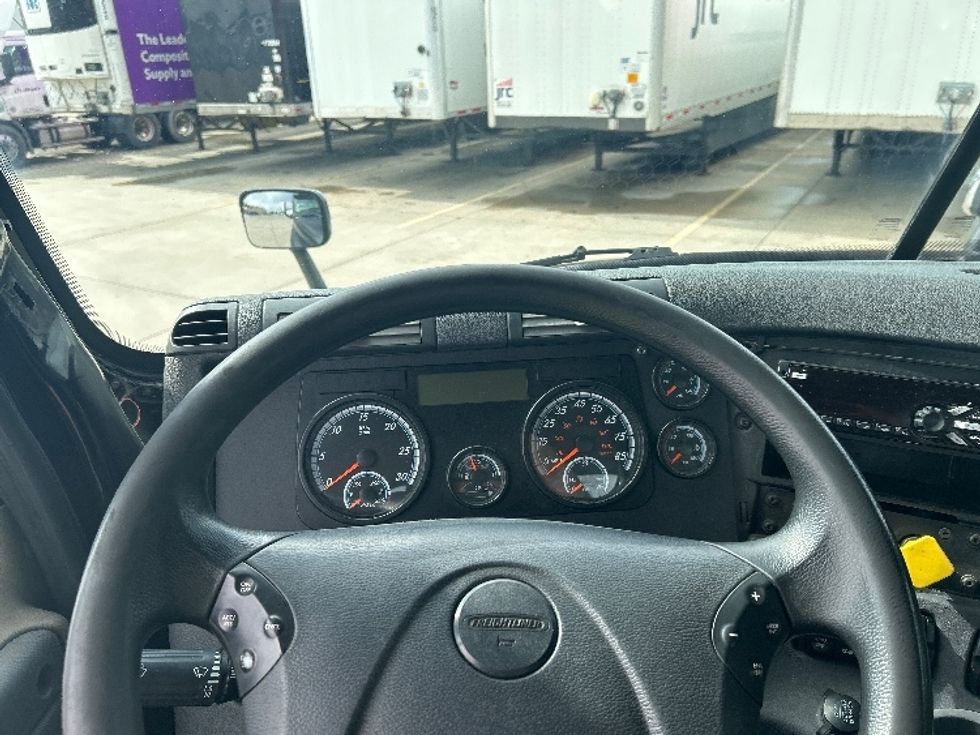 Day Cab Tractor-Heavy Duty Tractors-Freightliner-2019-Cascadia 12564ST-Goshen-IN-157,724\n\t\tmiles-$ 41,500 - Image 11