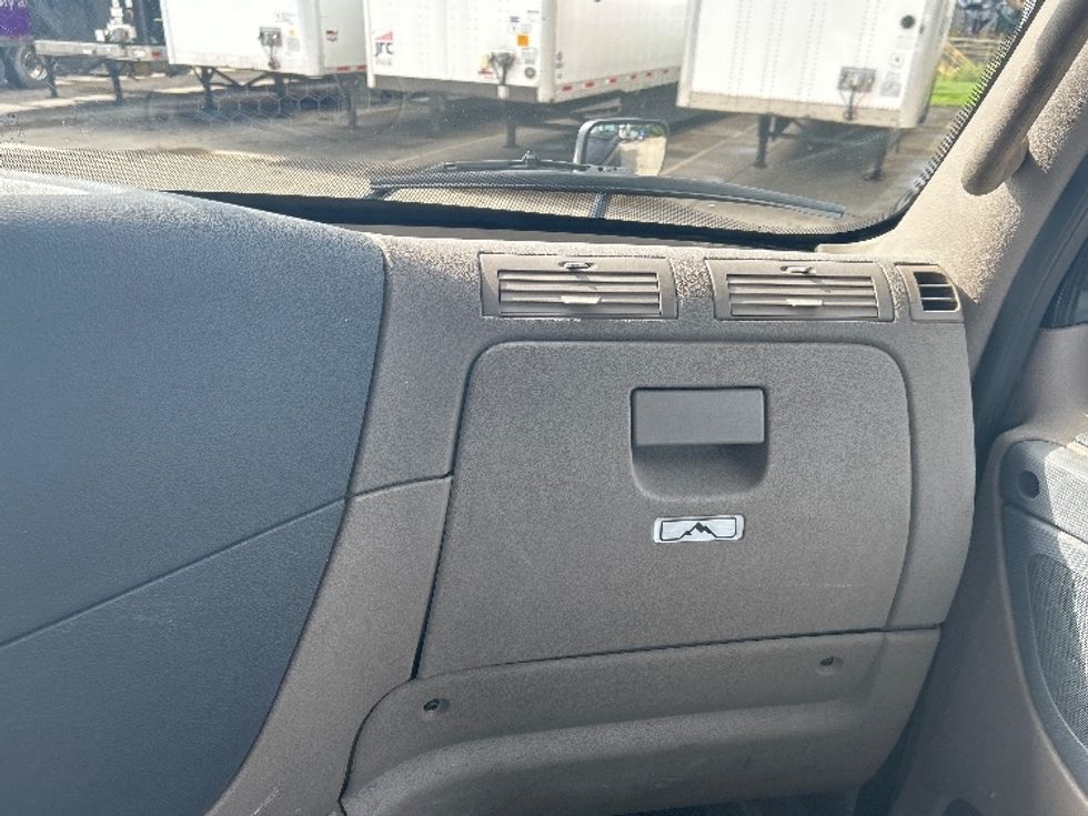 Day Cab Tractor-Heavy Duty Tractors-Freightliner-2019-Cascadia 12564ST-Goshen-IN-157,724\n\t\tmiles-$ 41,500 - Image 13